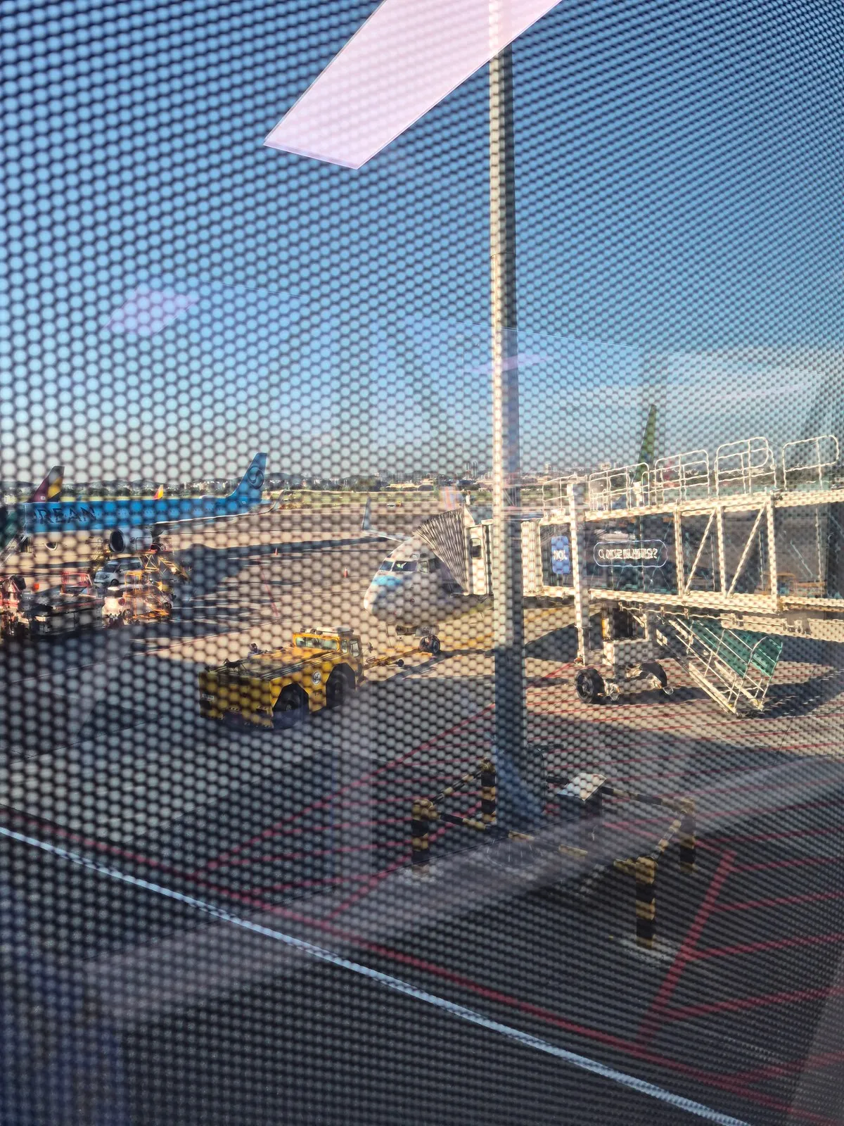 김포공항 탑승 게이트 창밖