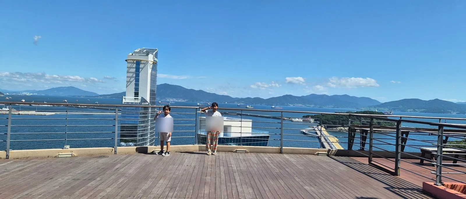 전망 데크에서 본 항구